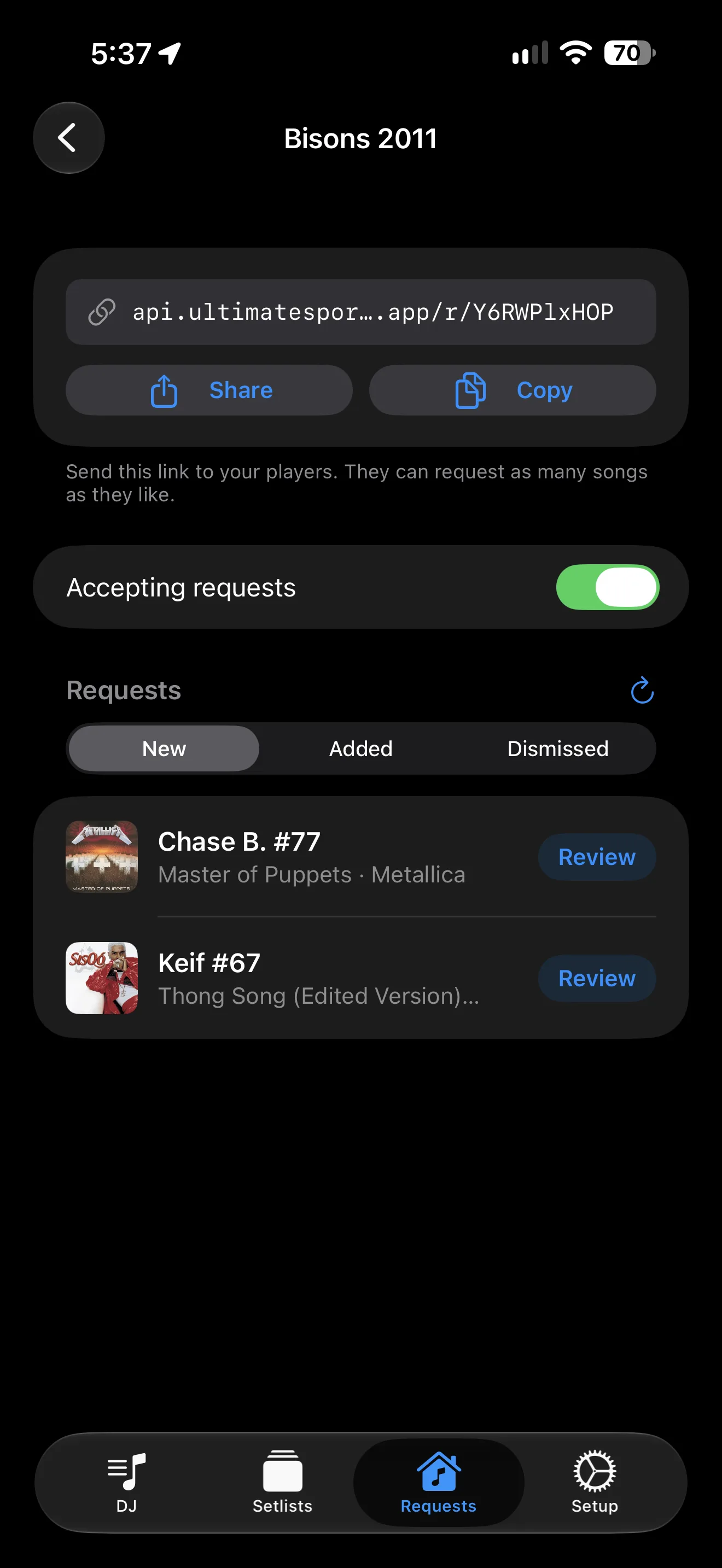 Song requests screen showing a shareable team link, an accepting requests toggle, and new requests from players